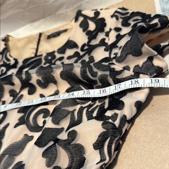 Tahari Arthur S. Levine Black and Cream Mini Cocktail Dress 8 - Picture 12 of 15